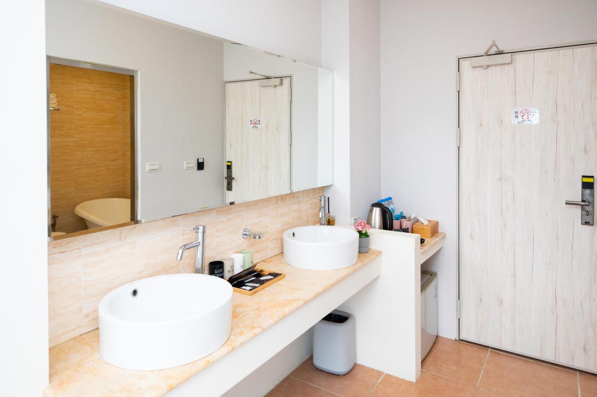 Lovestar Lakeside Hotel - Stars Building Nanwan Kamer foto